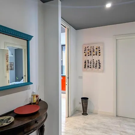 Artist House, Design And Apartment