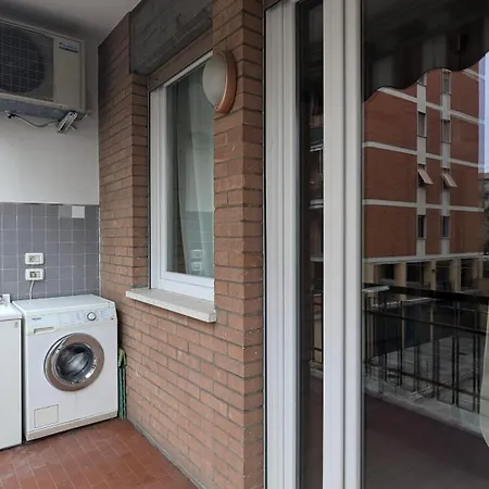 アパート Artist House, Design And *