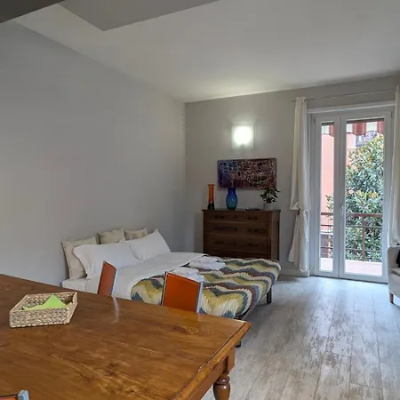 Artist House, Design And Verona