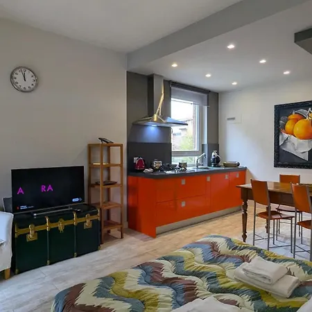 アパート Artist House, Design And *